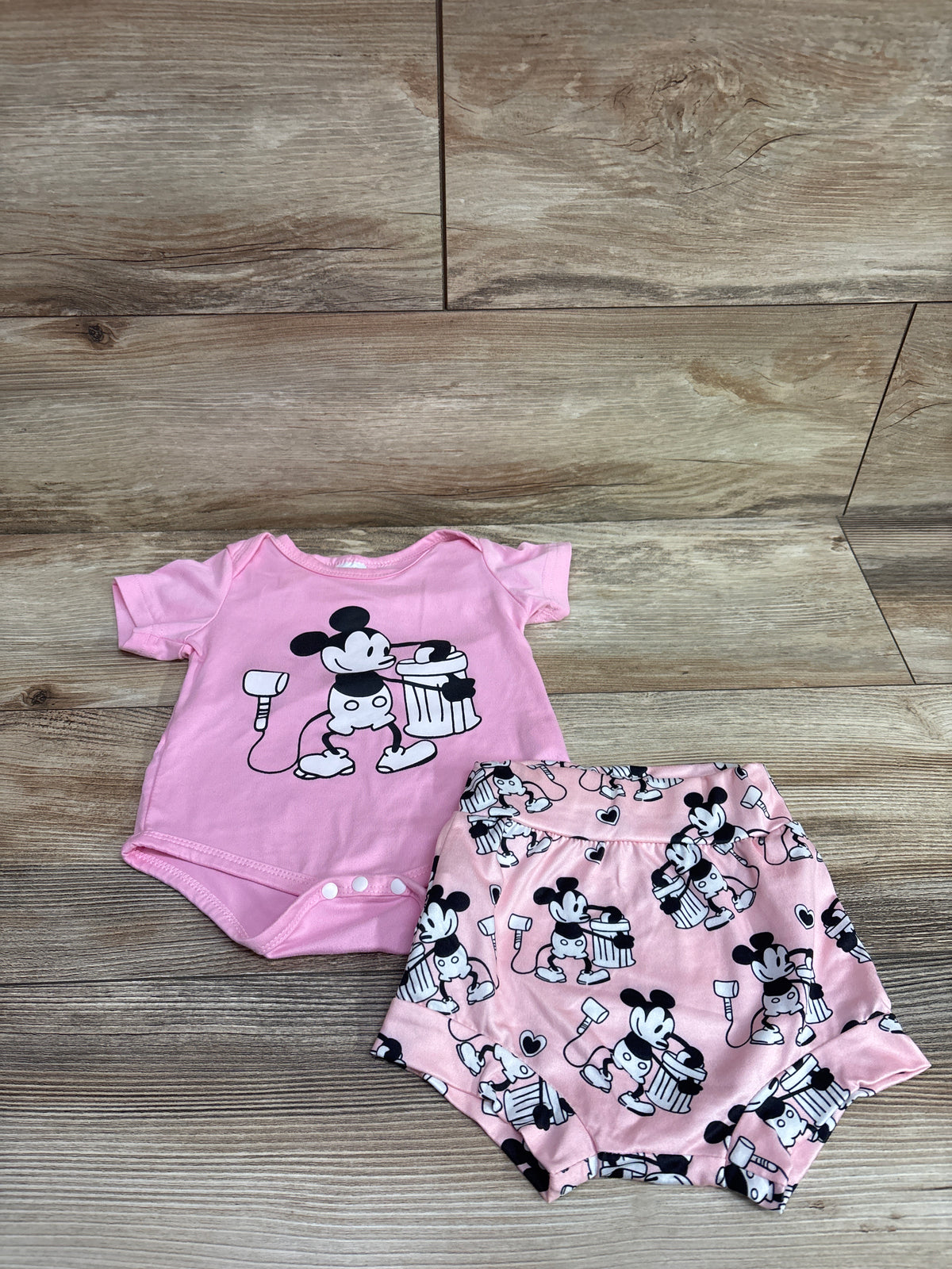 Disney 2pc Mickey Mouse 2pc Bodysuit & Shorts Set Pink sz 0-3m