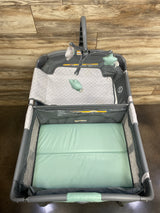 Graco Pack 'n Play Change 'n Carry Playard in Manor