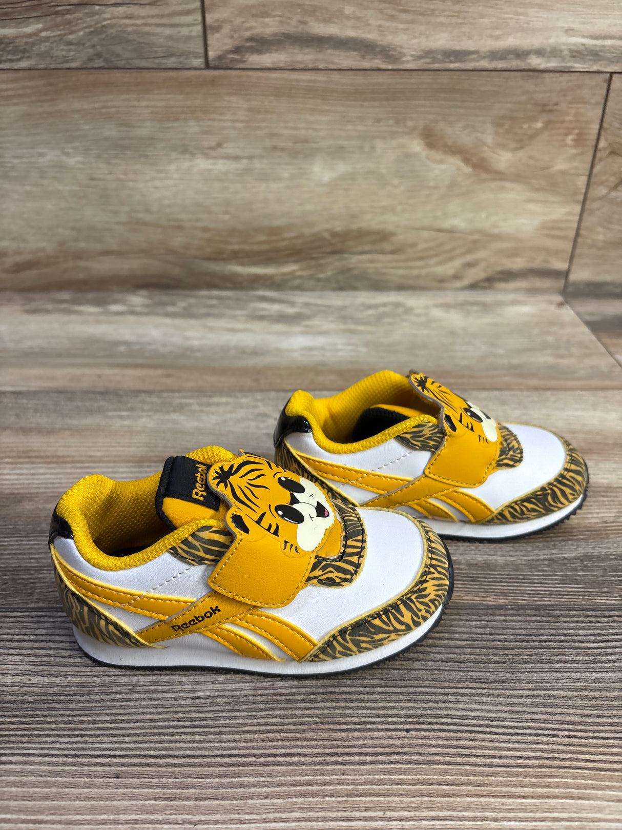 Reebok Royal Classic 2.0 Jogging Sneakers Tiger Yellow sz 7c