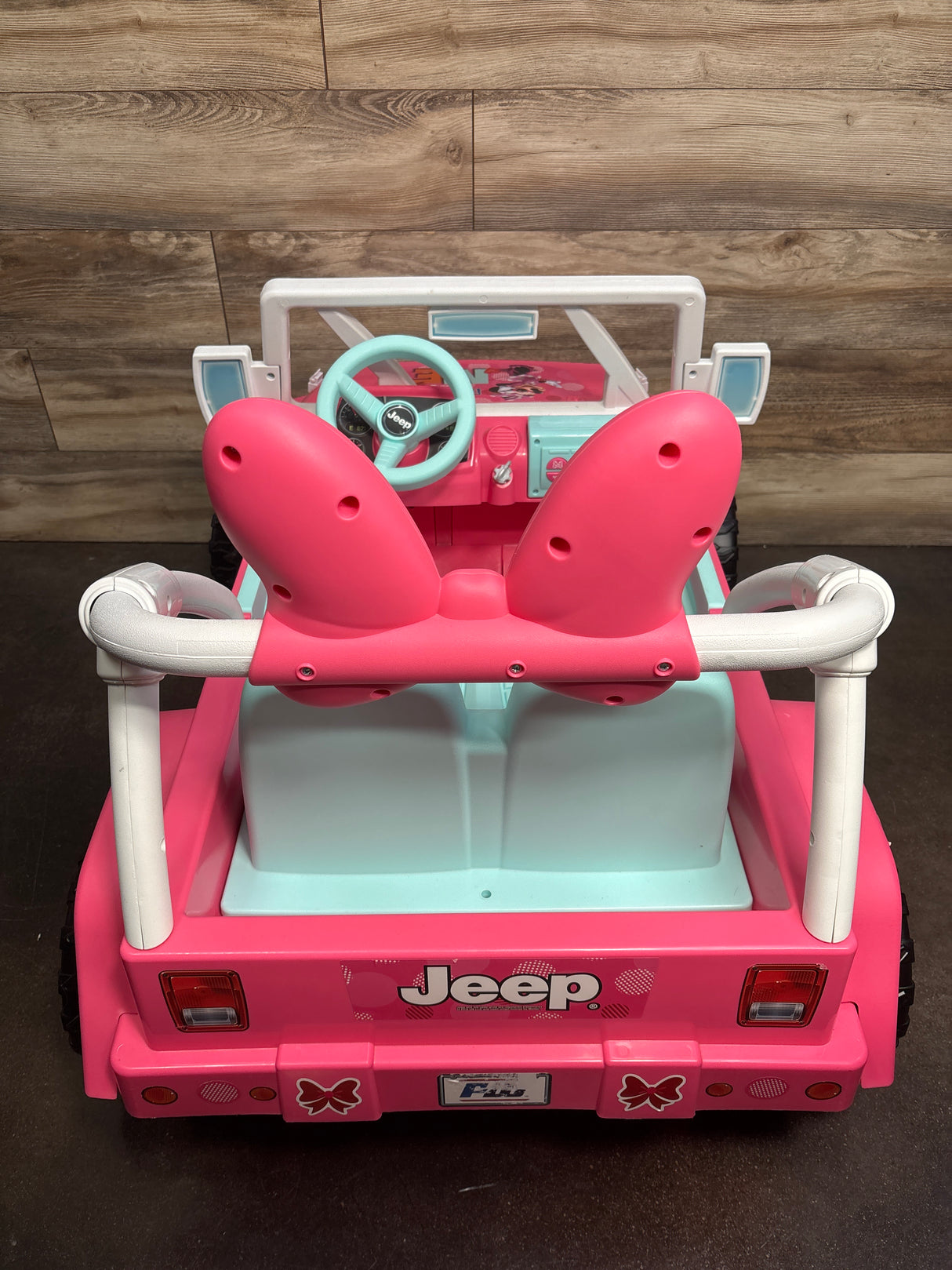 Power Wheels Disney Minnie Mouse Happy Helpers Jeep Wrangler Ride-On