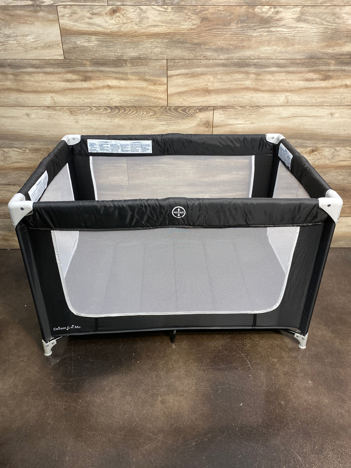 Dream on Me Zodiak Play Yard, Black