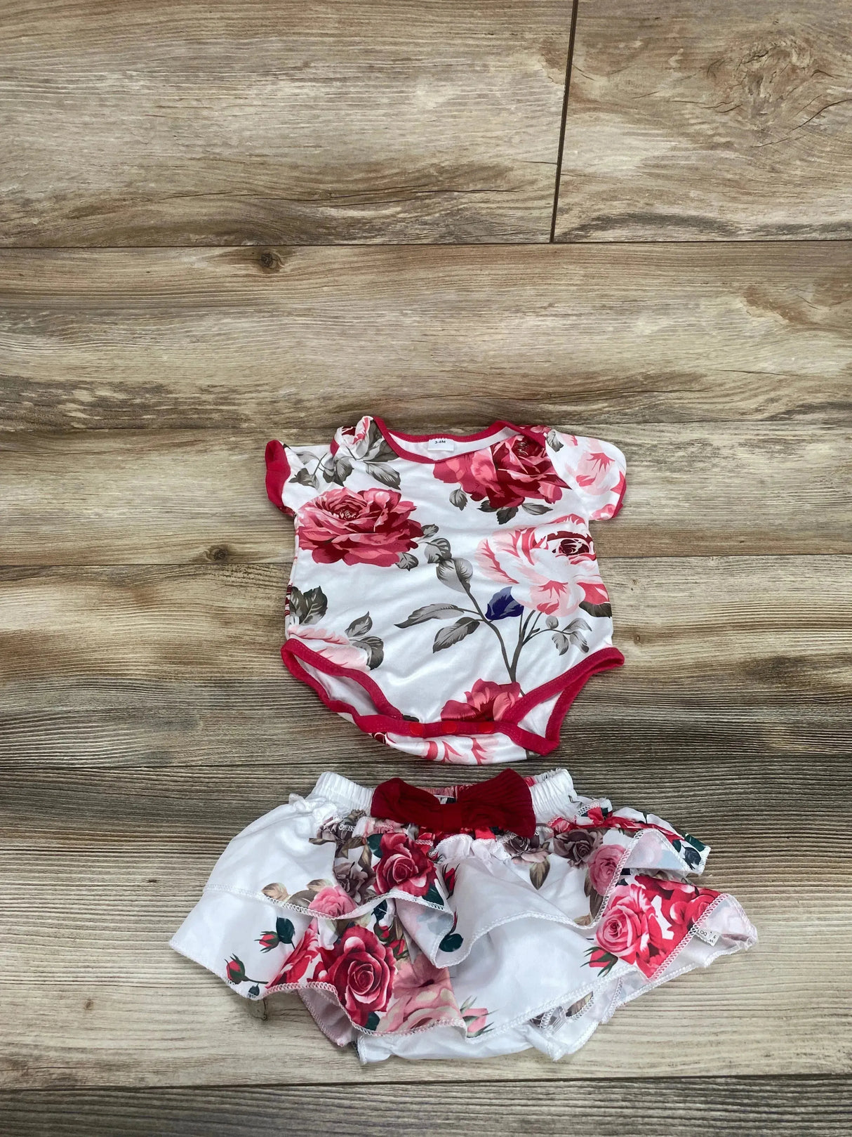 White 2pc Floral Bodysuit & Bloomers sz 3-6m