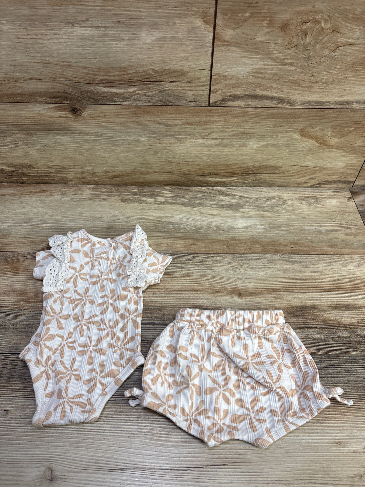 Jessica Simpson 2pc Ribbed Bodysuit & Short Set White sz 0-3m