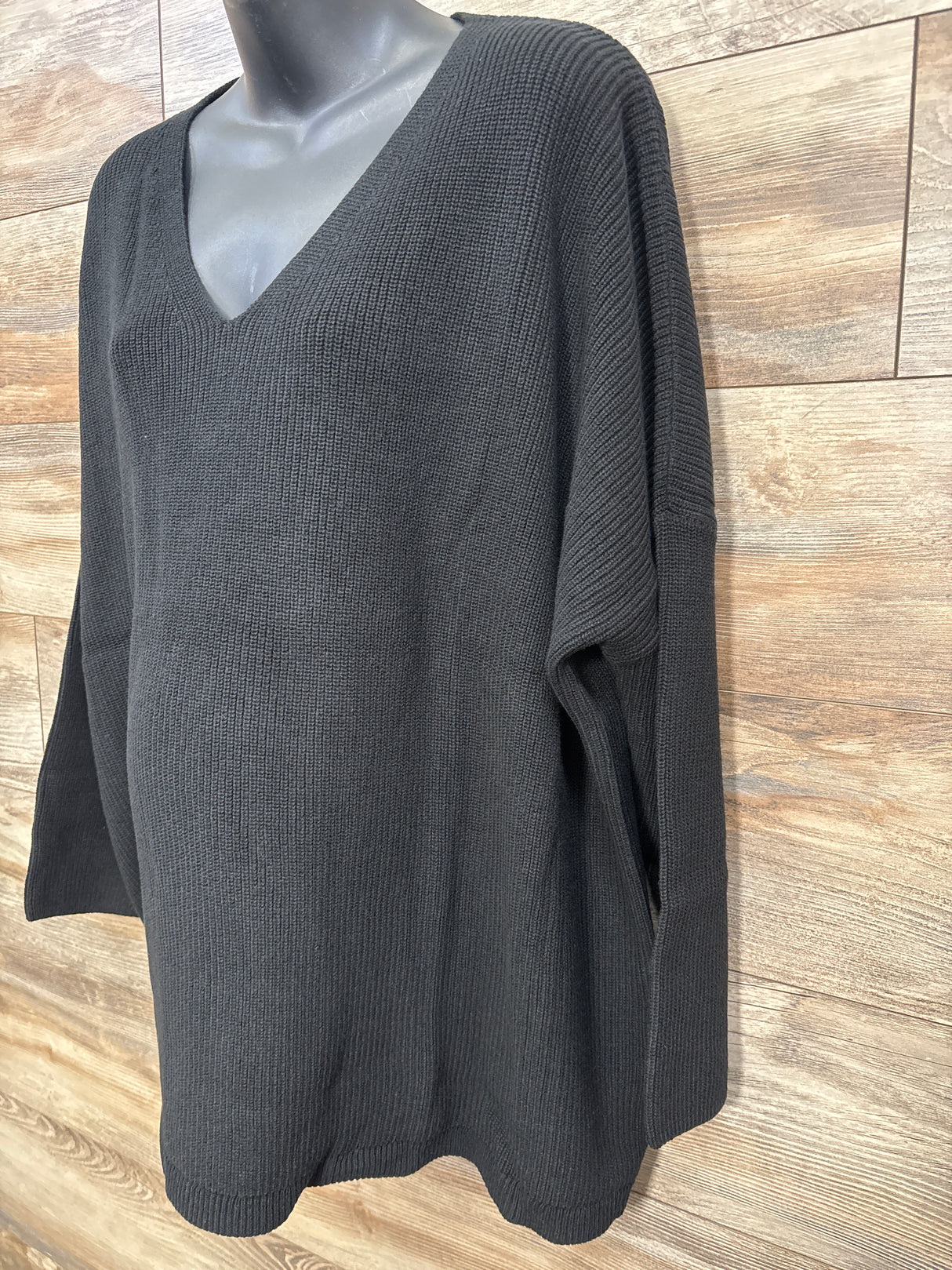 NWOT Gap Maternity V-Neck Sweater in True Black sz Large