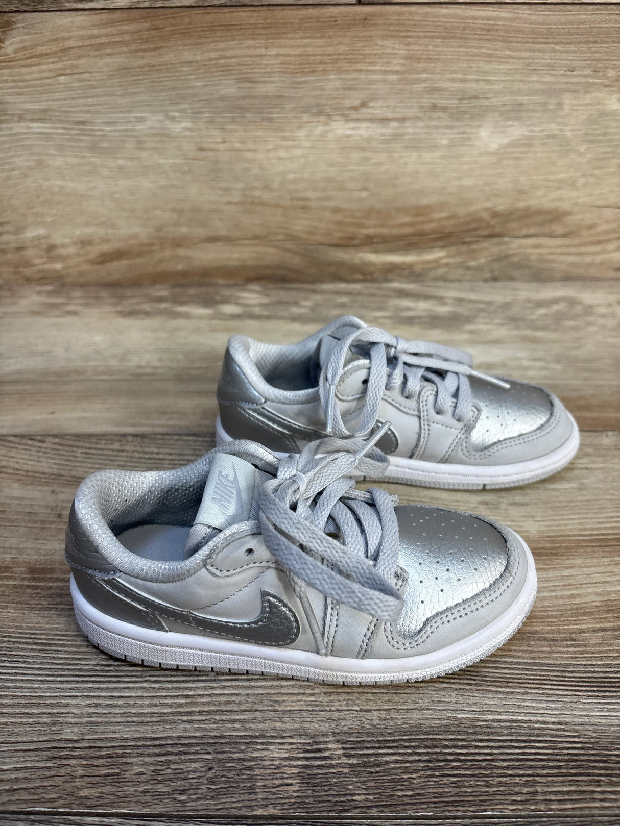 Air Jordan 1 Retro Low OG TD 'Metallic Silver' Sneakers sz 9c