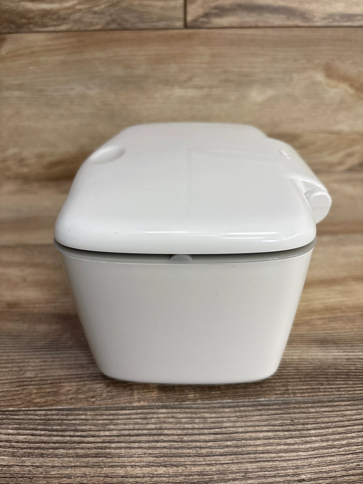 OXO Tot Perfect Pull Wipes Dispenser