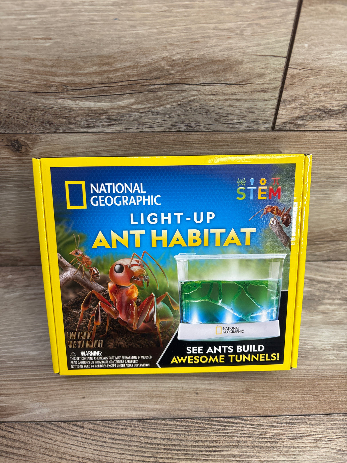 NEW National Geographic Light-Up Ant Habitat