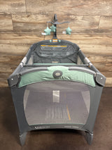 Graco Pack 'n Play Change 'n Carry Playard in Manor*