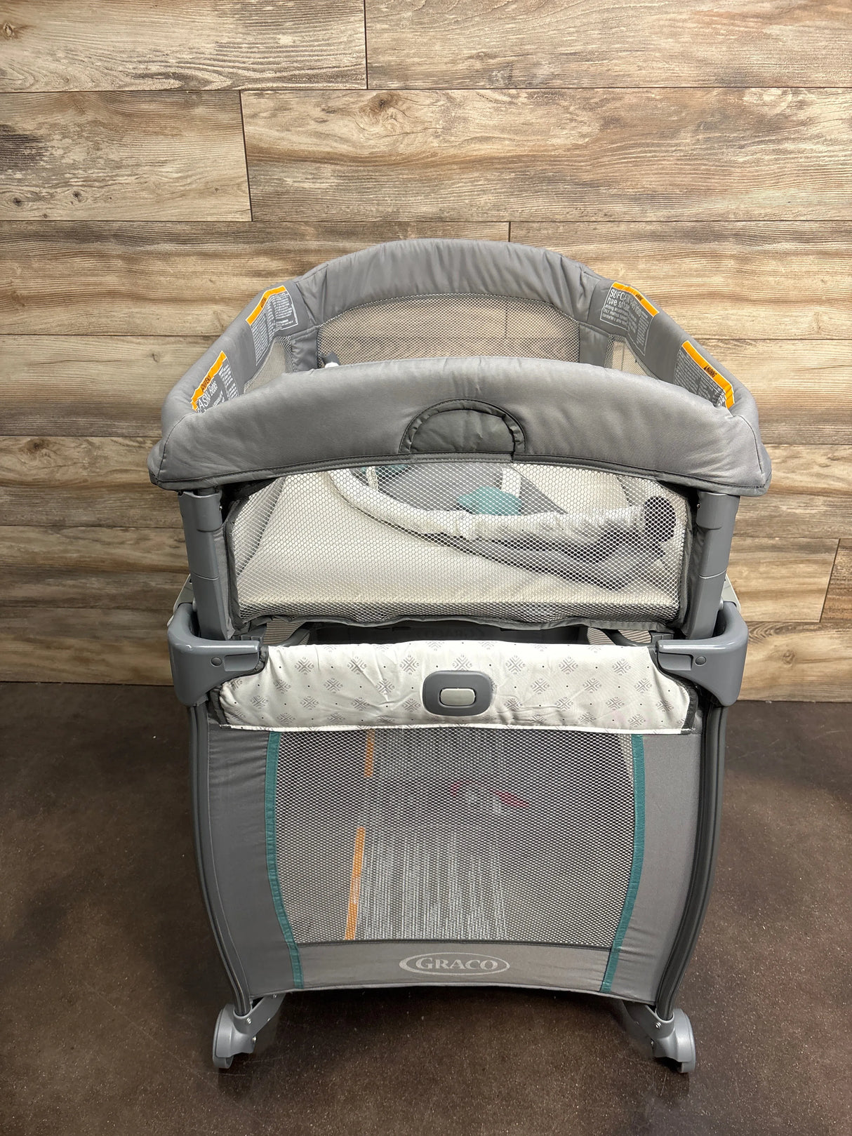 Graco My View 4-in-1 Bassinet Pack 'n Play in Derby