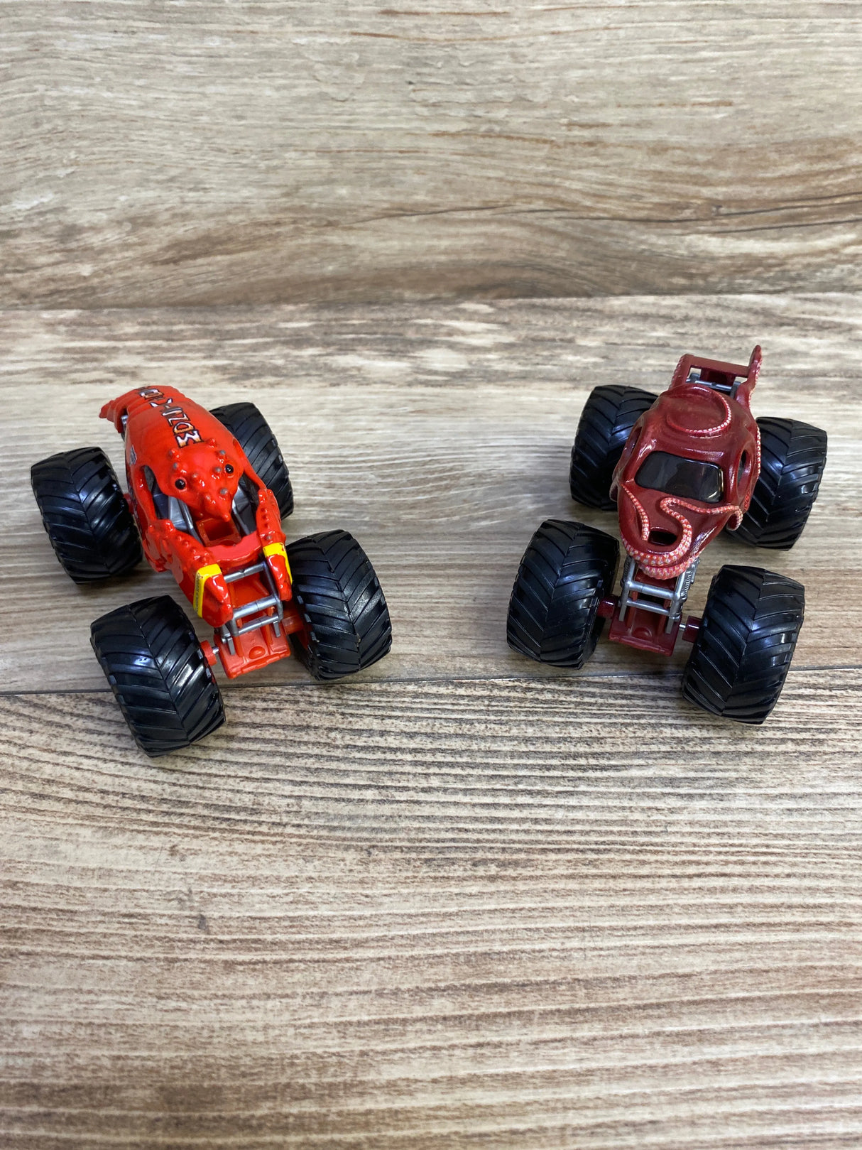 Monster Jam 1:64 Octon8er VS Crushstation Mix 25 Set