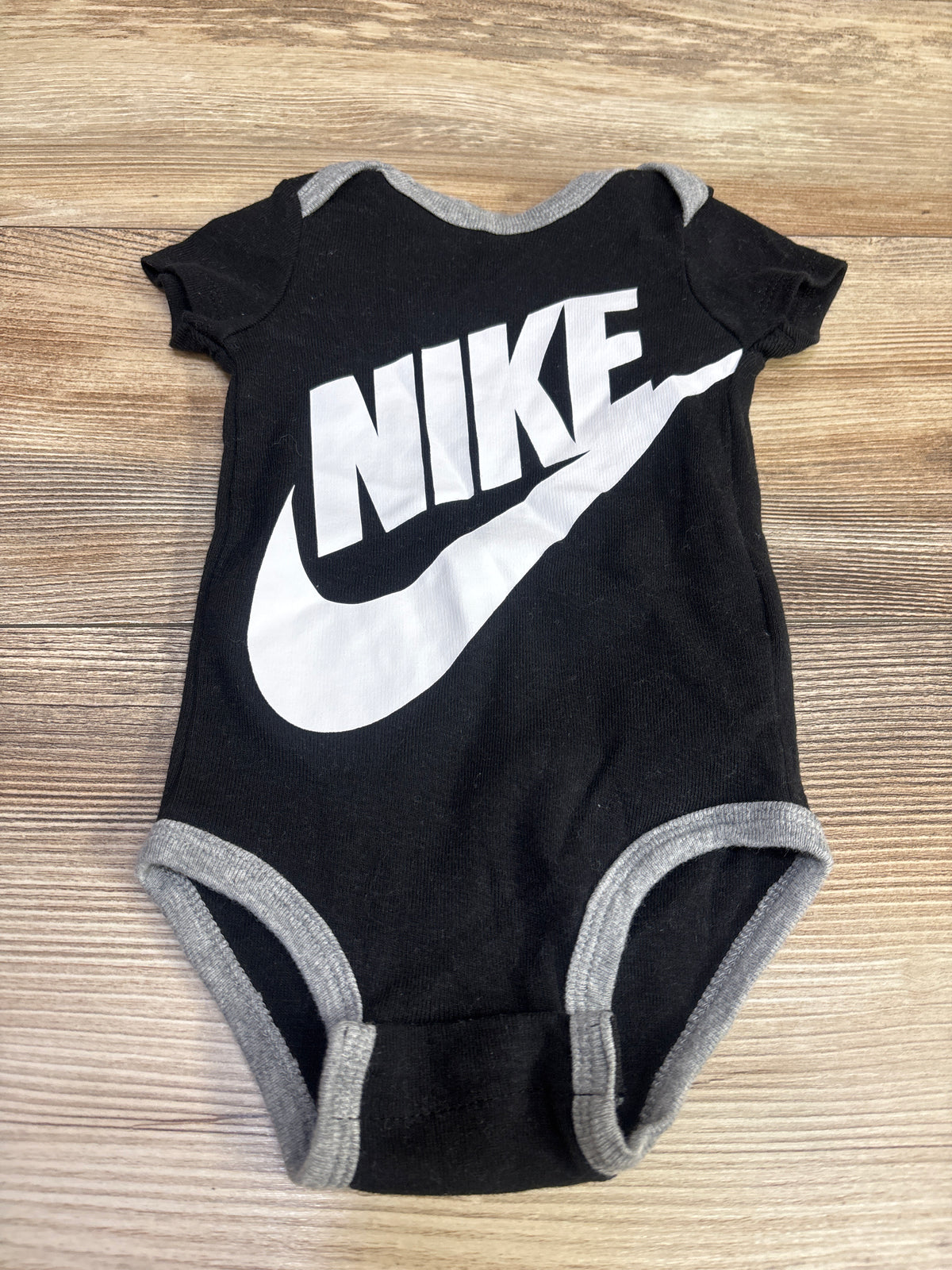 Nike Bodysuit Black sz 0-6m
