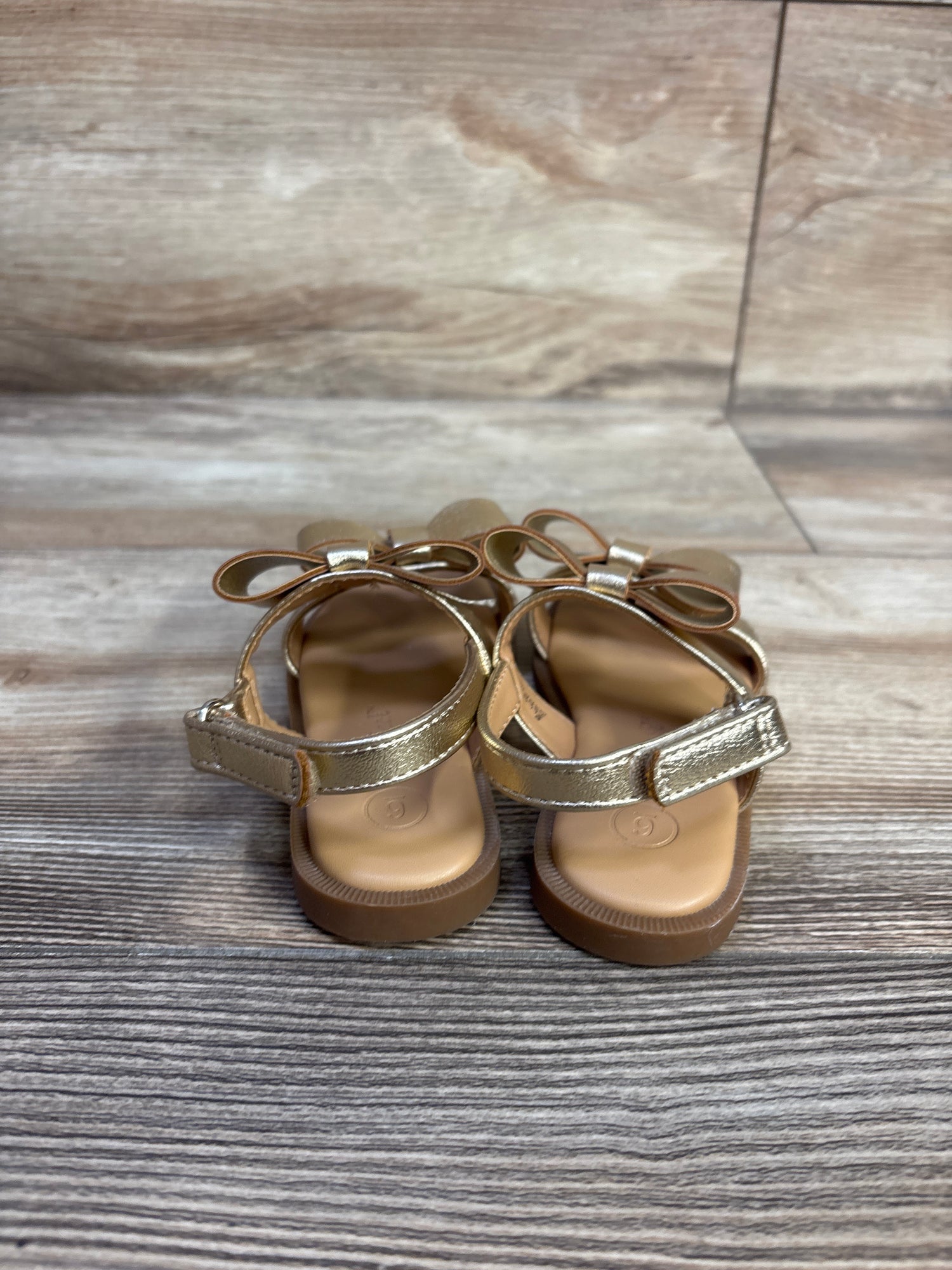 Cat & Jack Ruby Bow Sandals Gold sz 6c