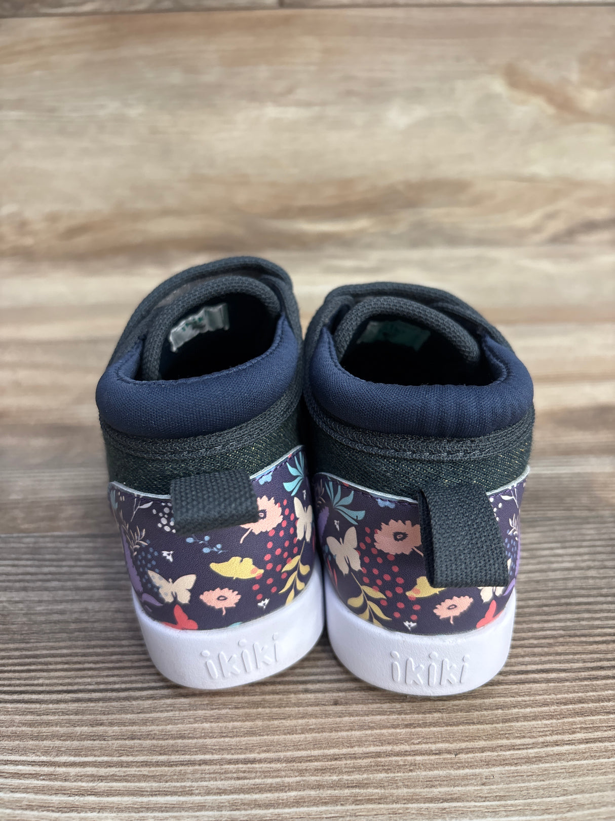 Ikiki Butterfly Daydream Squeakerless Sneakers Purple sz 10c