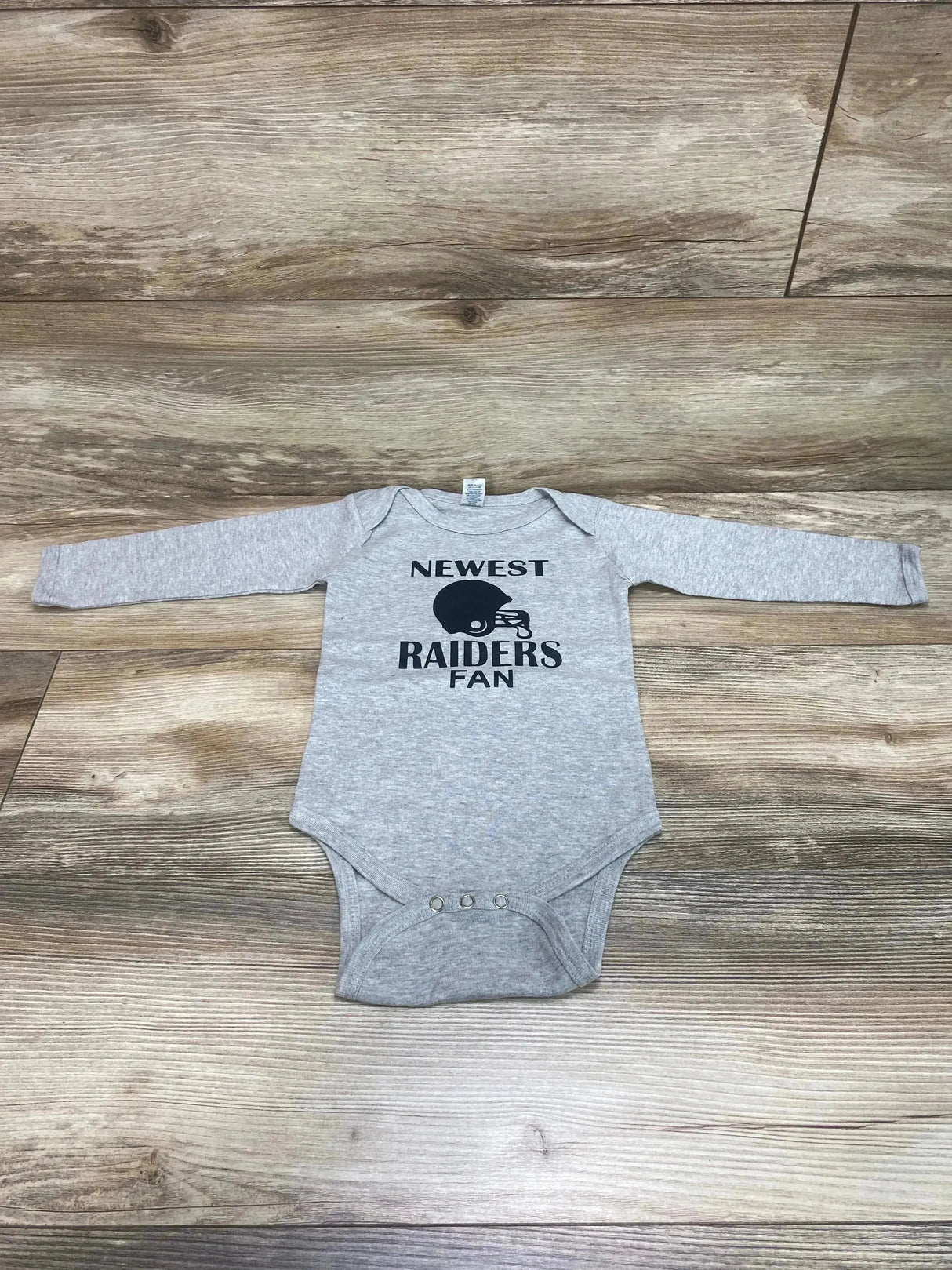 Monag Newest Raiders Fan Bodysuit Grey sz 12-18m
