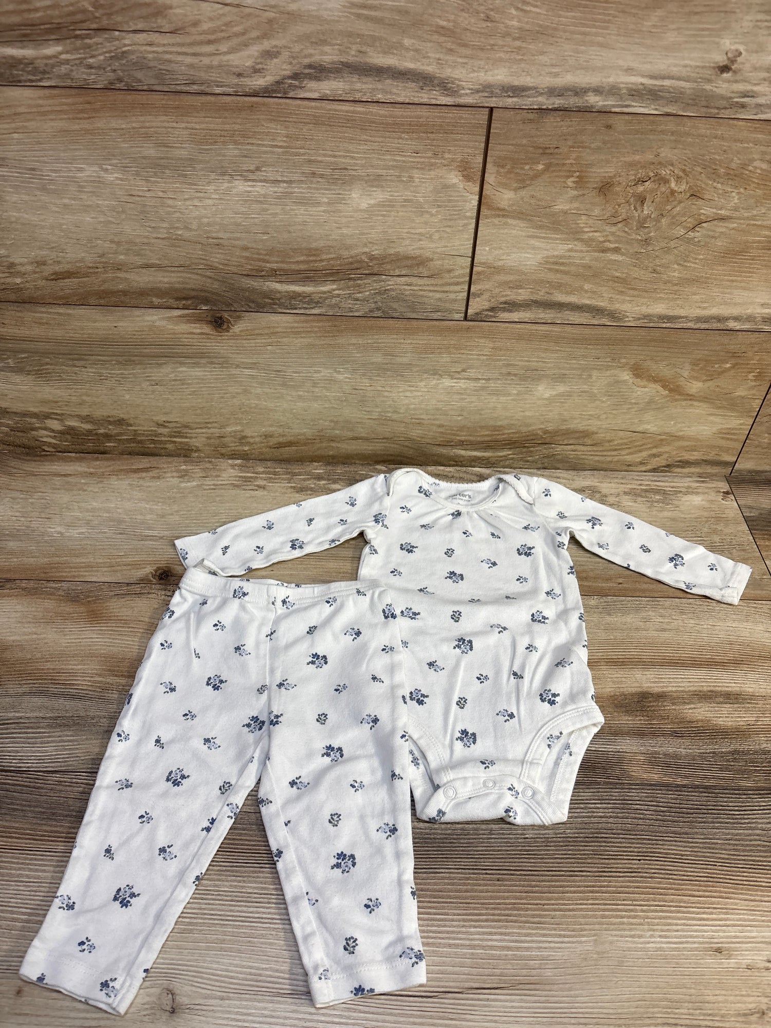Just One You 2pc Long Sleeve Bodysuit & Pants Set White sz 9m