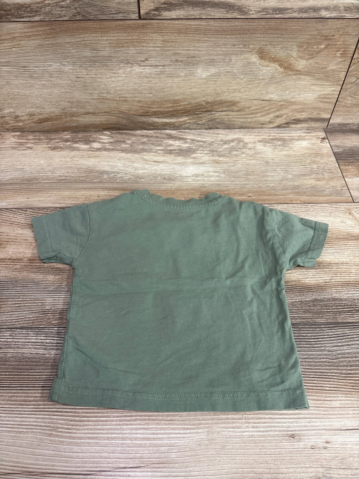 Back view of a Zeeman solid green short sleeve pocket shirt for infants, size 3-6m.