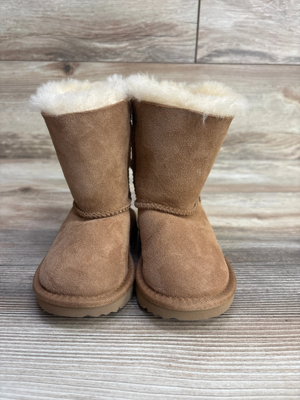 UGG Bailey Bow II Boots Chestnut sz 7c