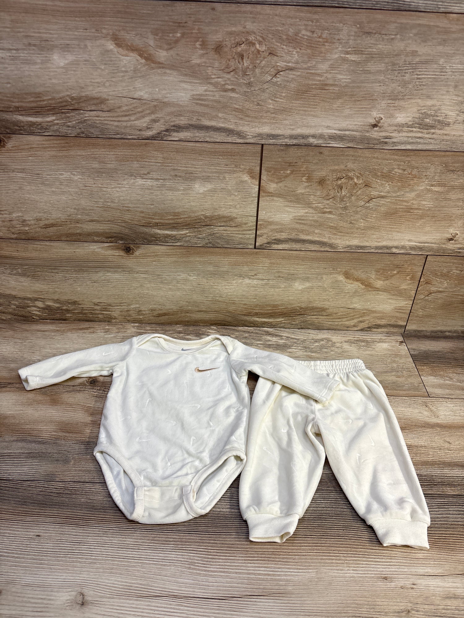Nike 2pc Velour Long Sleeve Bodysuit & Joggers Set Cream sz 6m