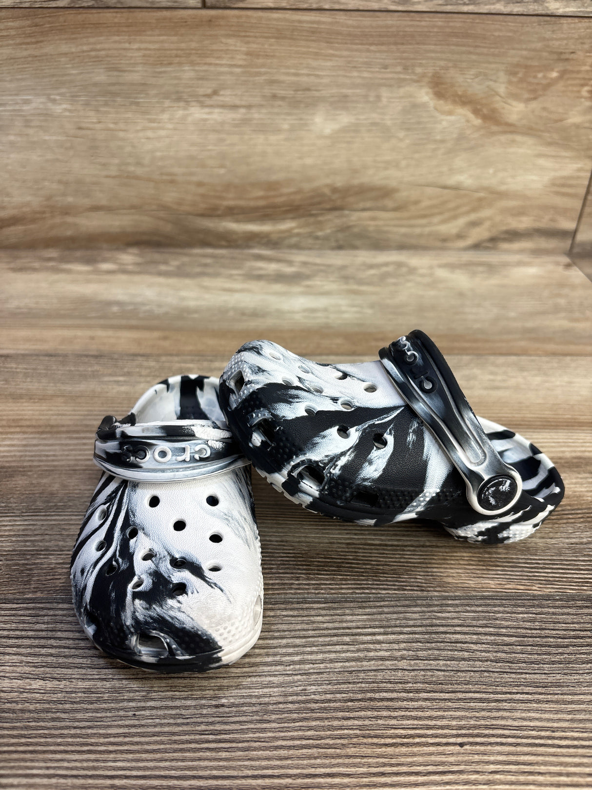 Crocs Classic Clogs White/Black Tie Dye sz 7c