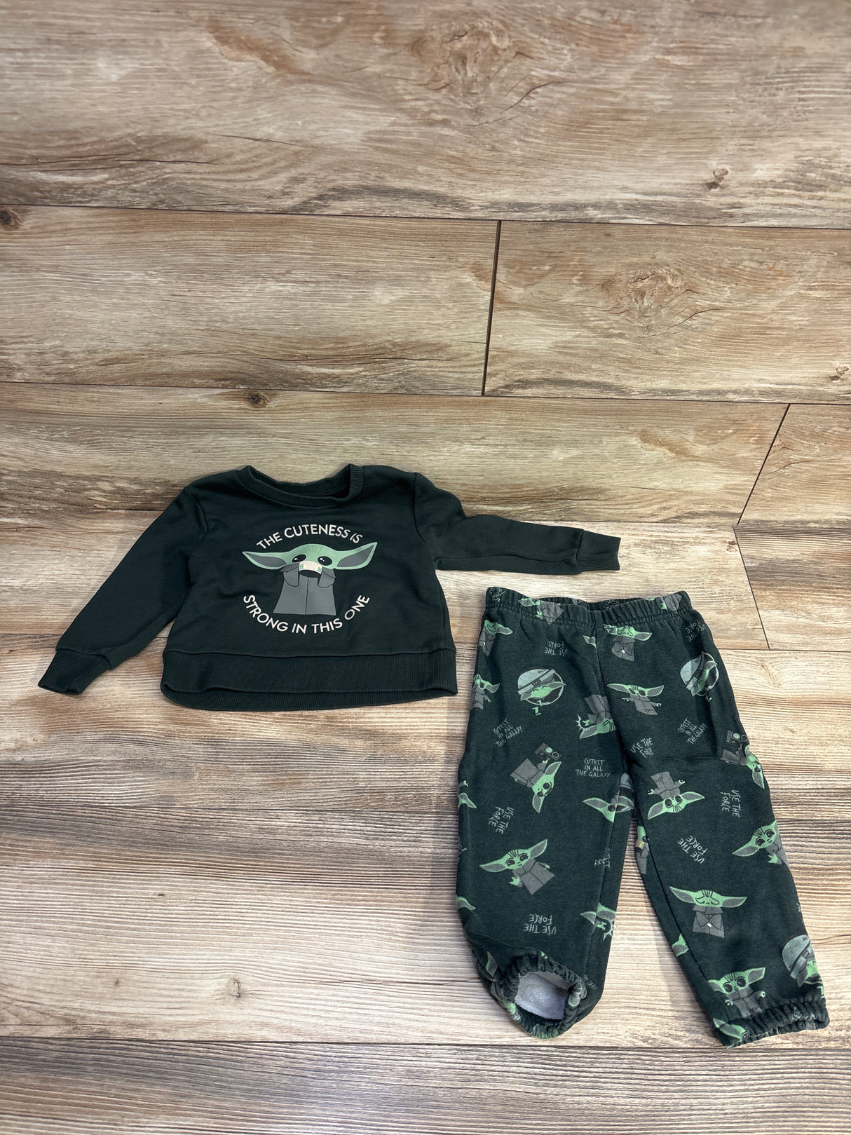 Star Wars 2pc The Cuteness Is Strong In This One Sweatshirt Set Green sz 18m