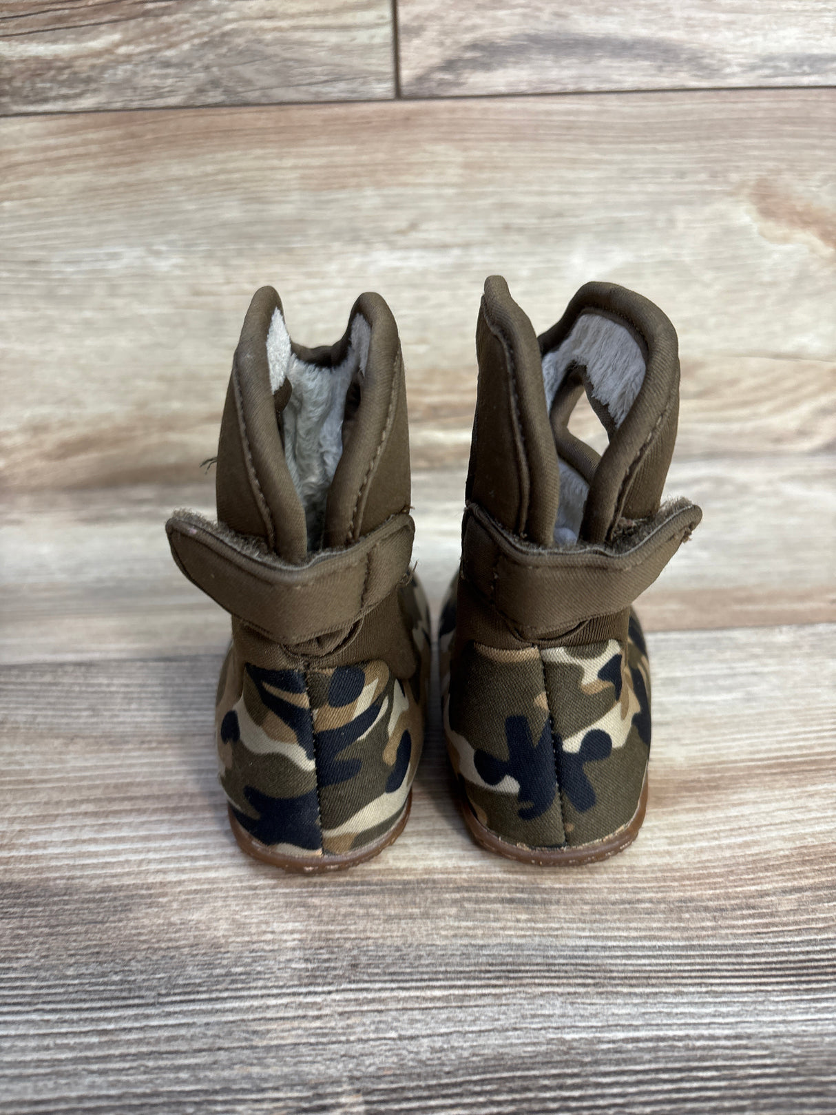 Baby Bogs II Camo Snow Boots sz 4c