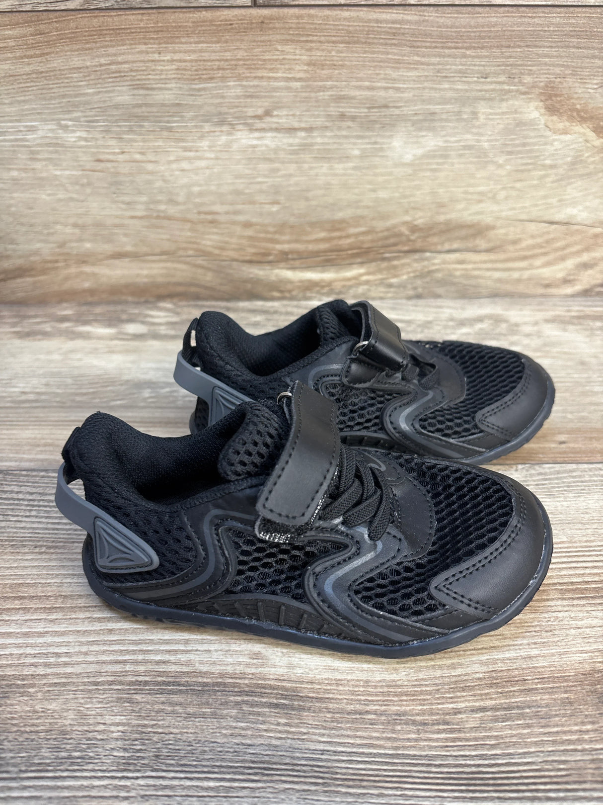 L Run Water Sneakers Black sz 8/9c