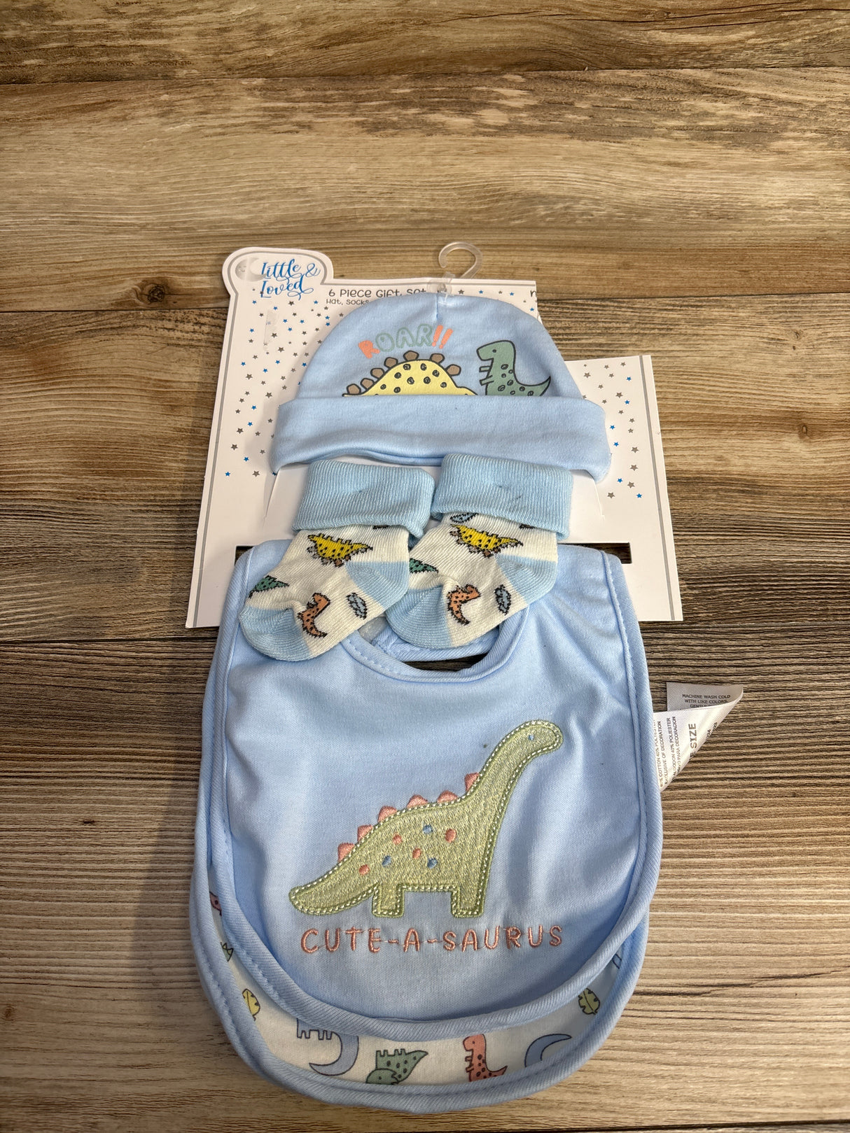 NEW Little & Loved Hat, Socks, and Bibs 4pc Gift Set, Blue One Size