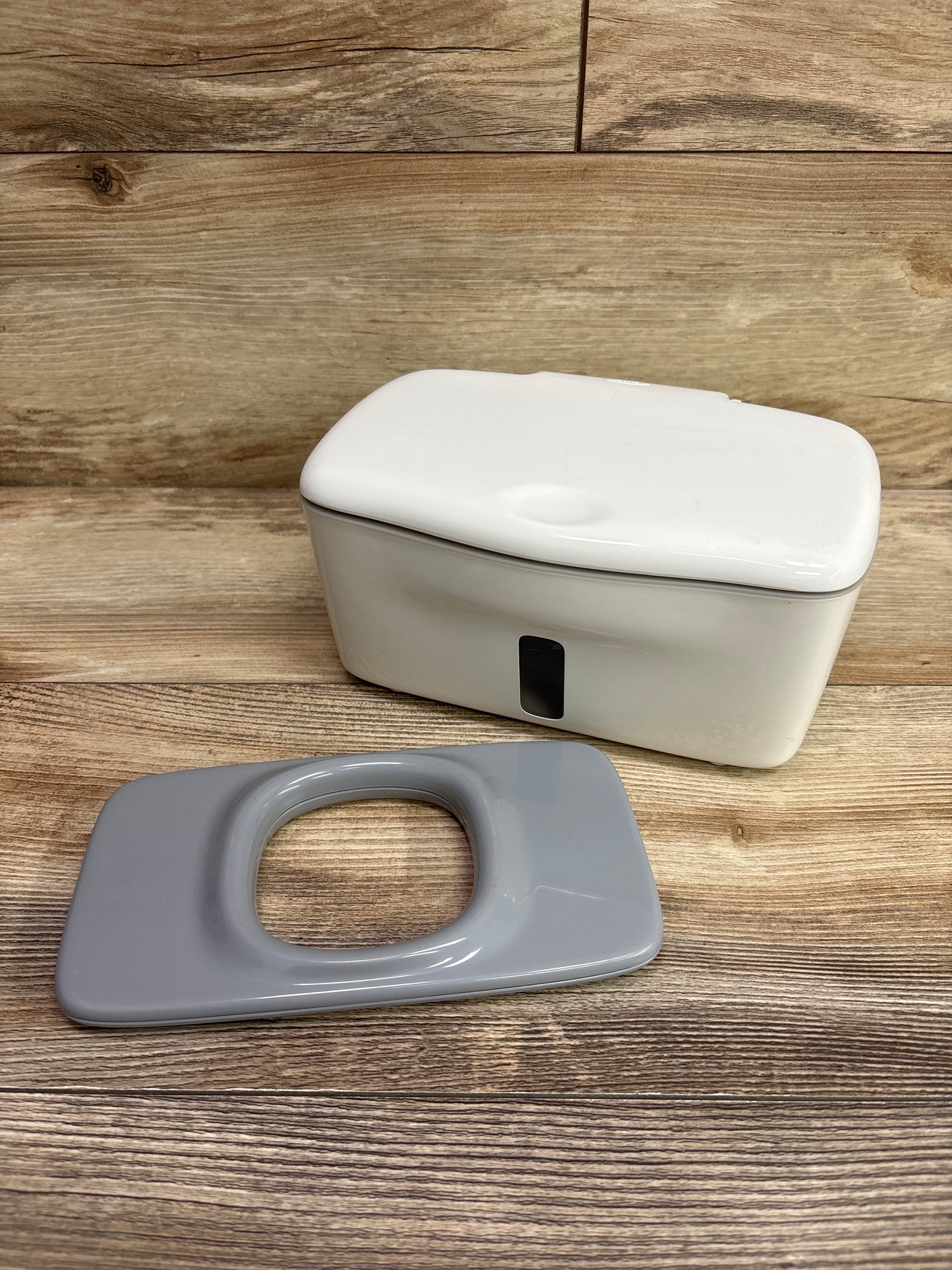 OXO Tot Perfect Pull Wipes Dispenser