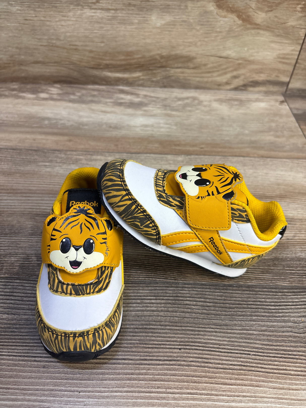 Reebok Royal Classic 2.0 Jogging Sneakers Tiger Yellow sz 7c