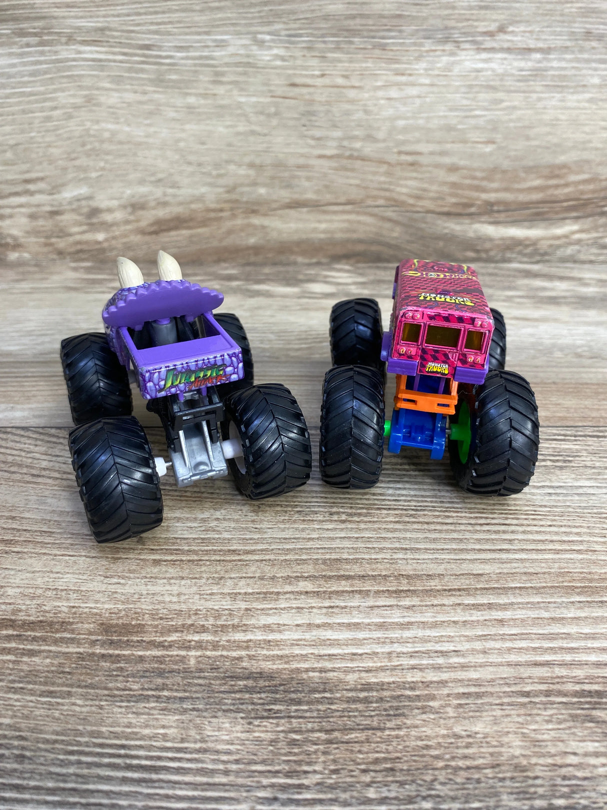 Monster Jam 1:64 Diecast Trucks Triceratops vs Too S'cool