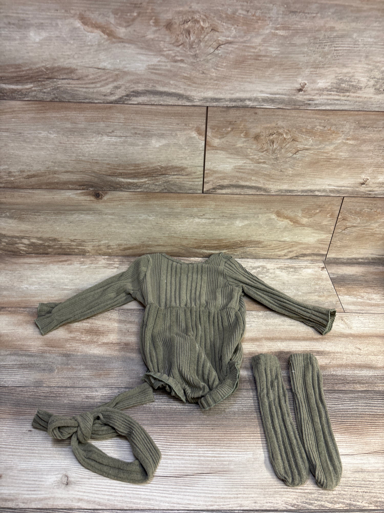 Shein 3pc Ribbed Ruffle Bubble Romper, Socks, & Headband Green sz 12-18m