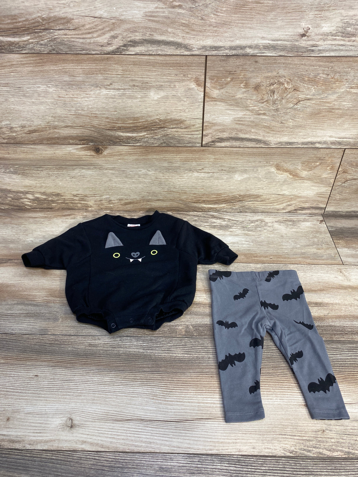 Cat & Jack 2pc Bat Bubble Romper & Leggings Set Black sz 0-3m