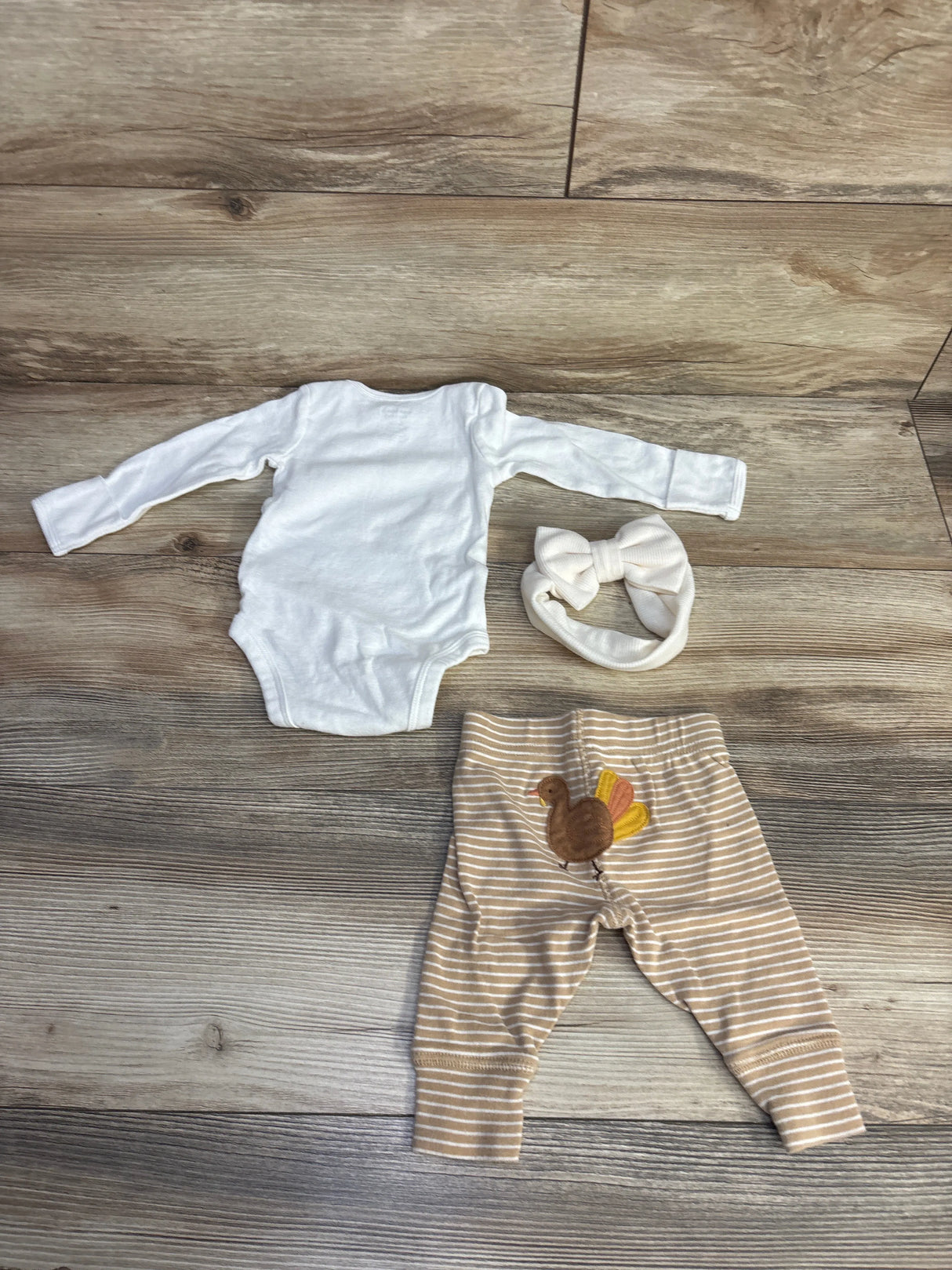 Child Of Mine 3pc Long Sleeve Bodysuit Set White sz 0-3m