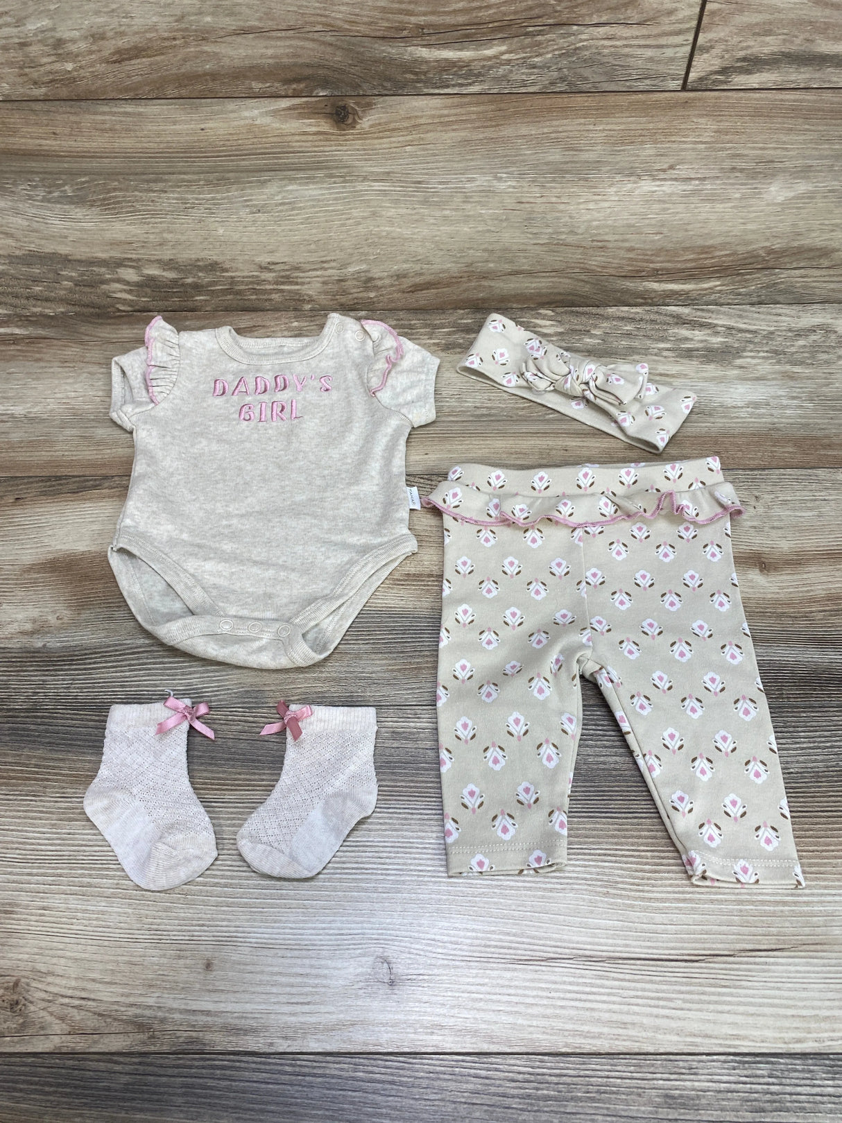 Tahari 4pc Daddy's Girl Bodysuit Set Oatmeal sz 0-3m