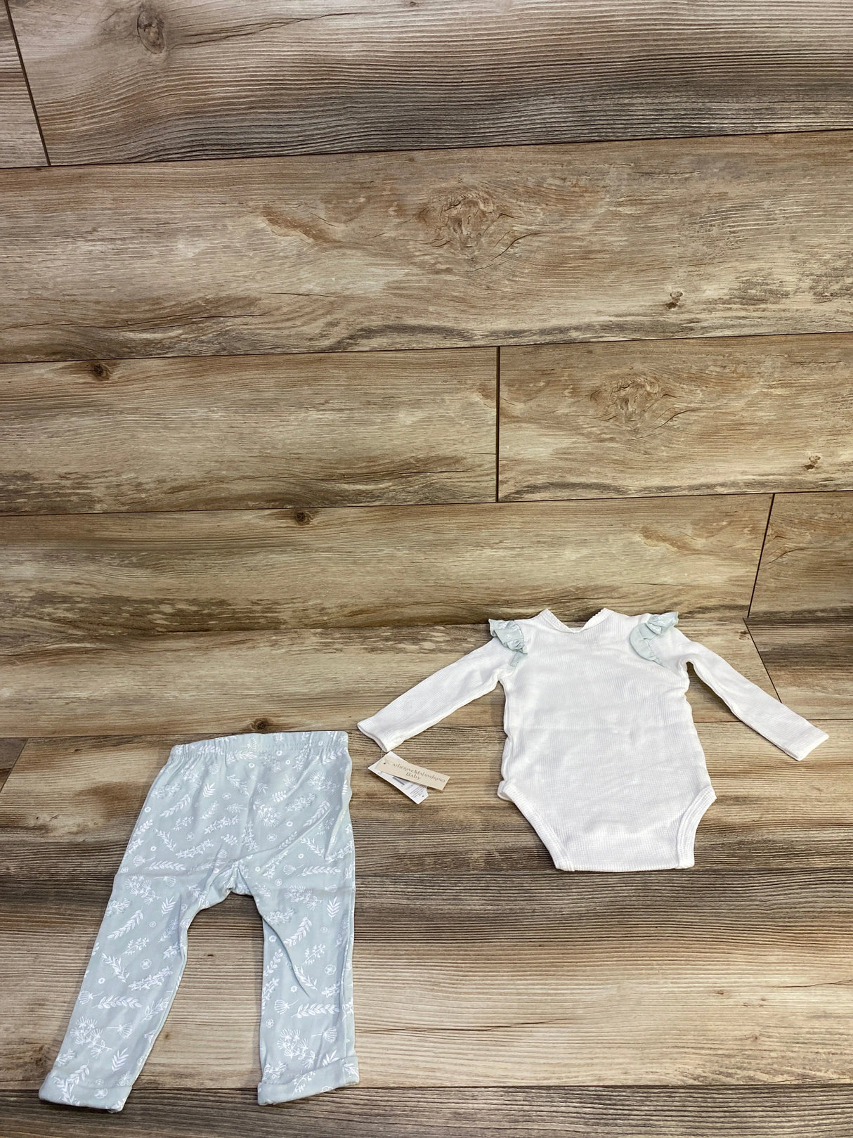 Catherine Malandrino 2pc Floral Waffle Knit Bodysuit & Pants Set White sz 6/9m