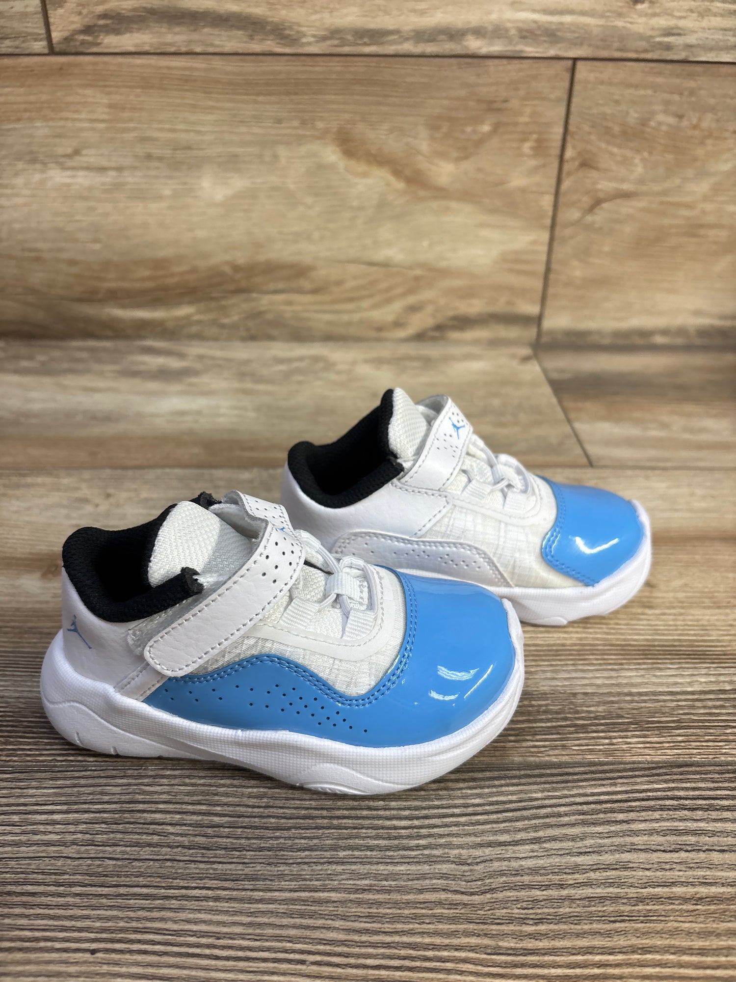 Air Jordan 11 CMFT Low TD 'UNC' Sneakers sz 6c