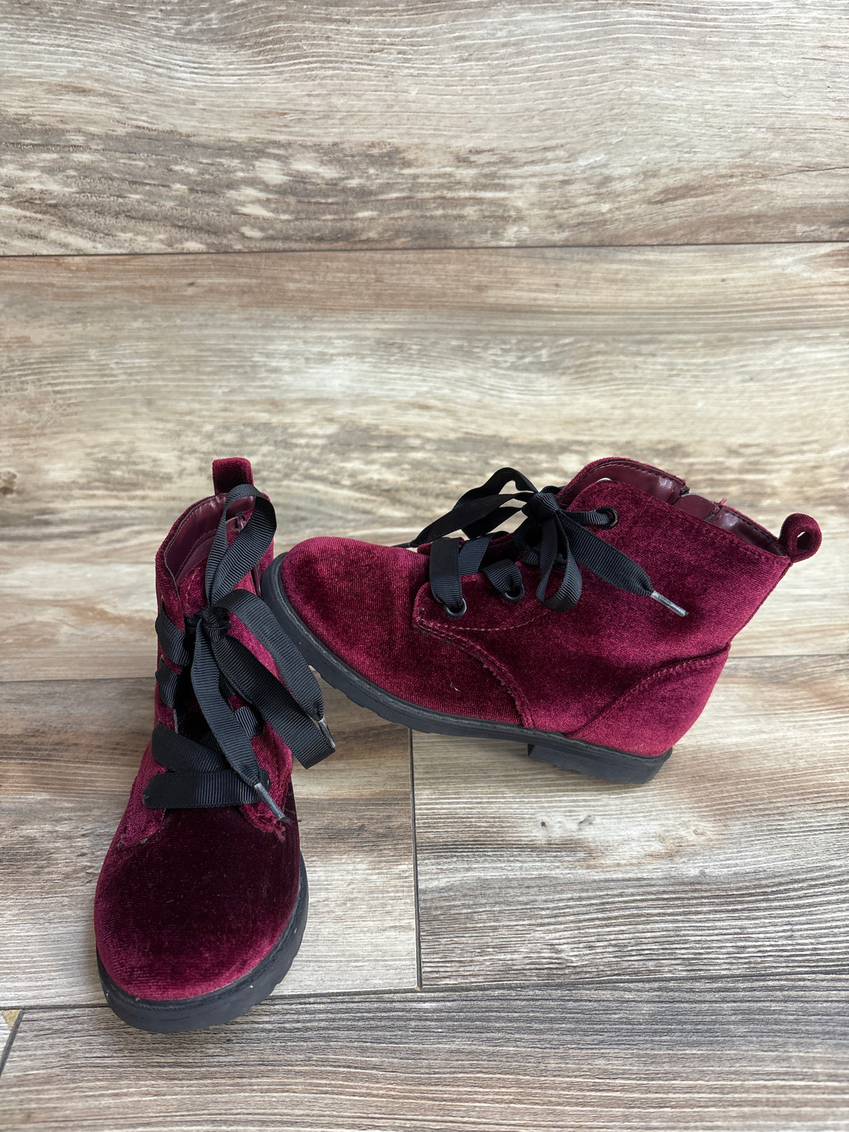 Cat & Jack Giovanna Crushed Velvet Lace-Up Combat Boots Red sz 11c