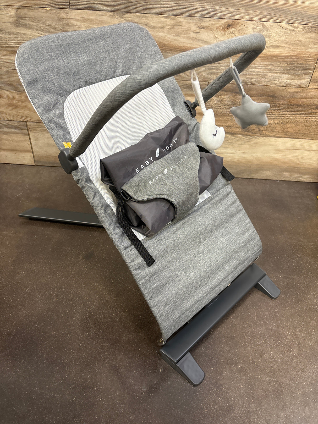 Baby Delight Alpine Deluxe Bouncer in Charcoal Grey
