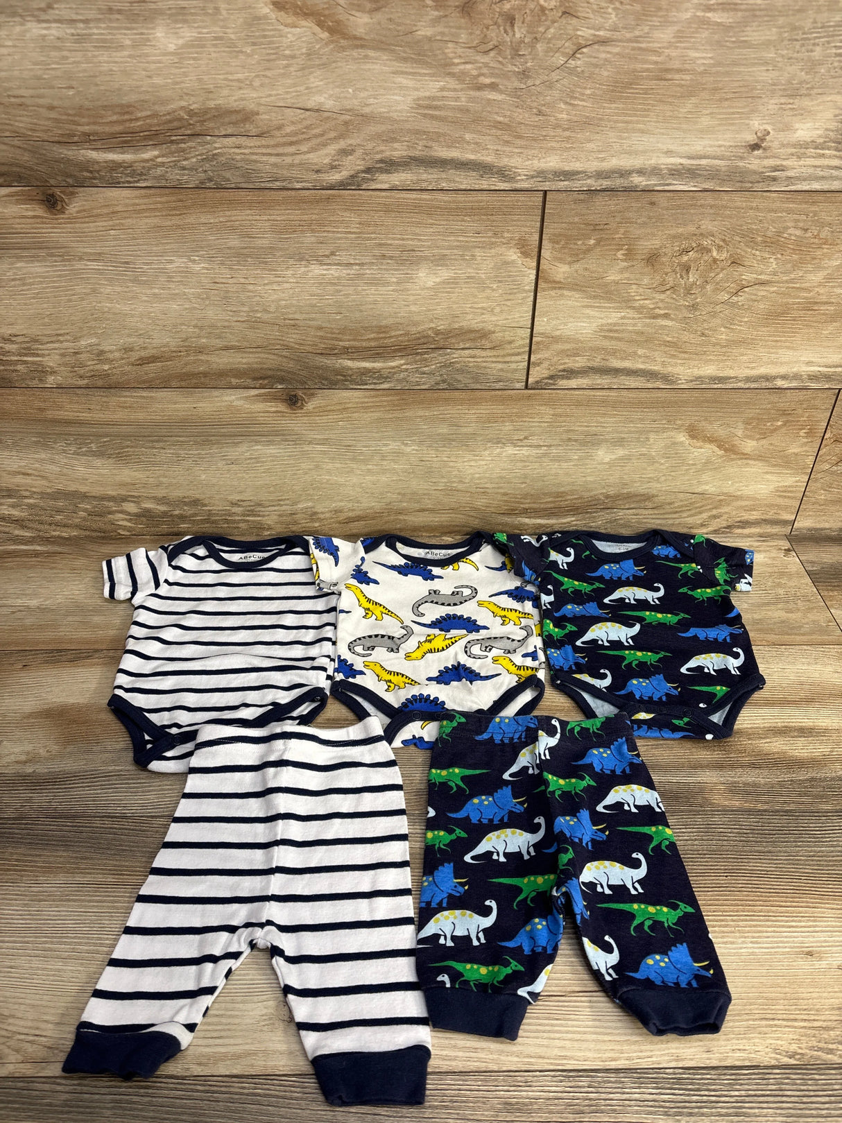 ABeCue 5pc Striped Bodysuit Set White sz 0-3m
