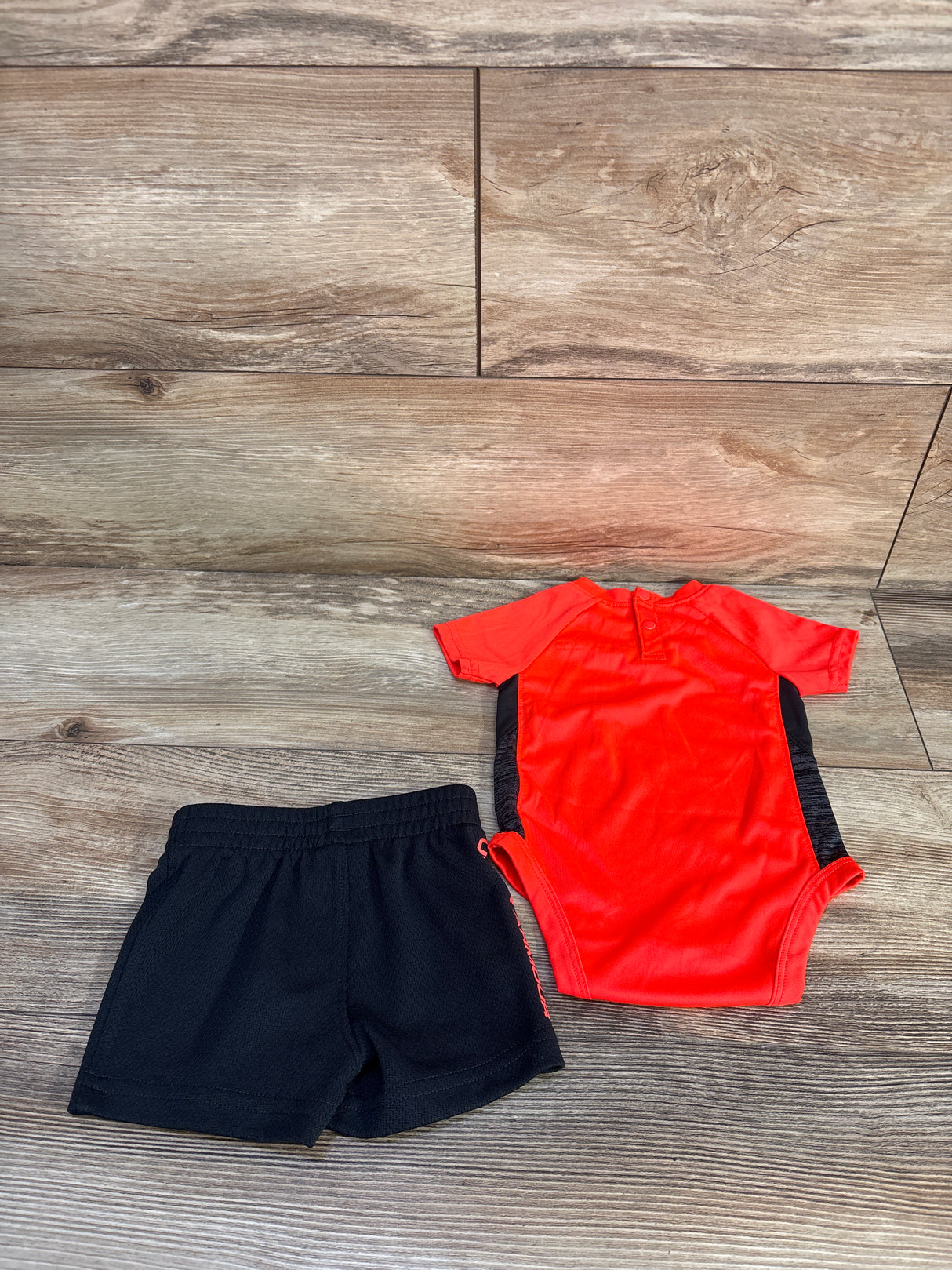 Under Armour 2pc Bodysuit & Shorts Set Orange sz 0/3m