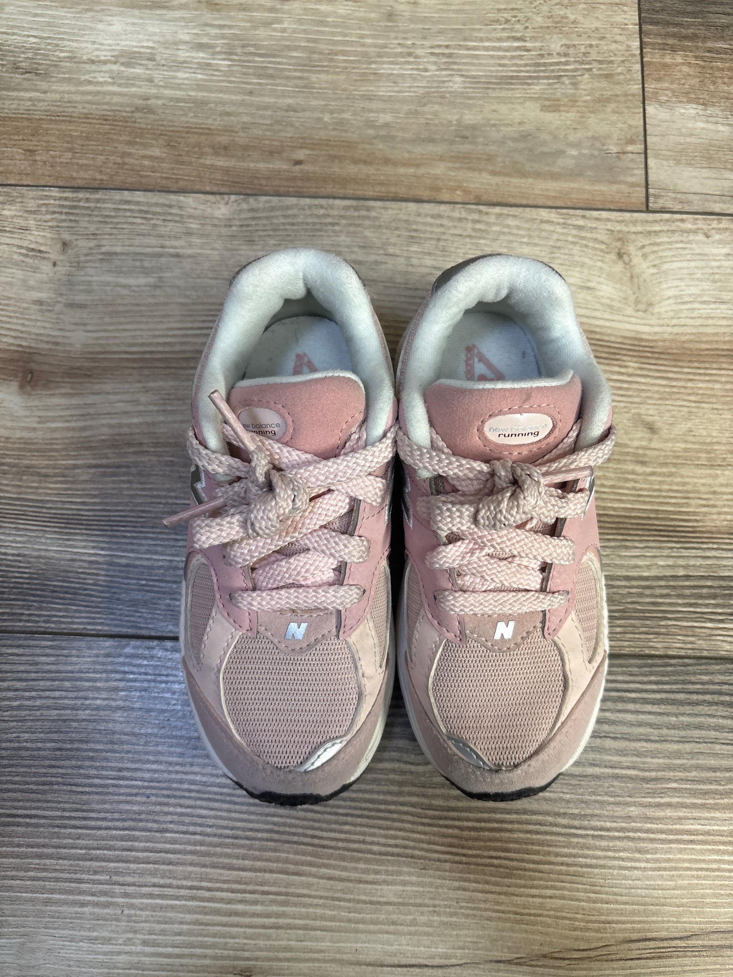 New Balance 2002R Lace-Up Sneakers Pink Sand sz 10c