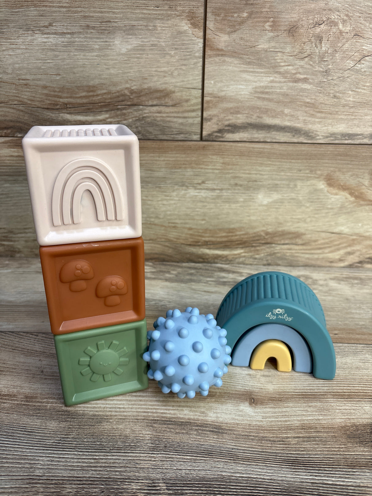 Itzy Ritzy Sensory Stacking Block Set 7pc