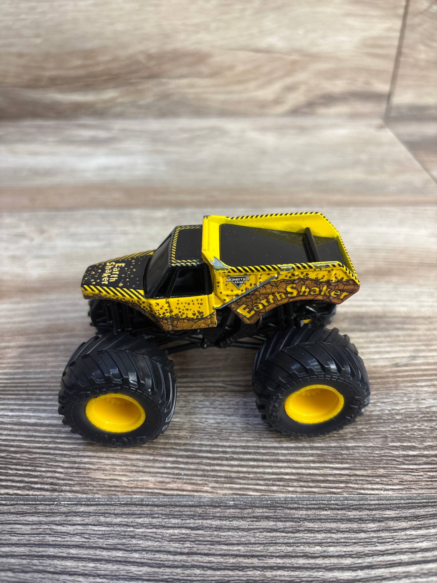 Monster Jam Earth Shaker Monster Truck