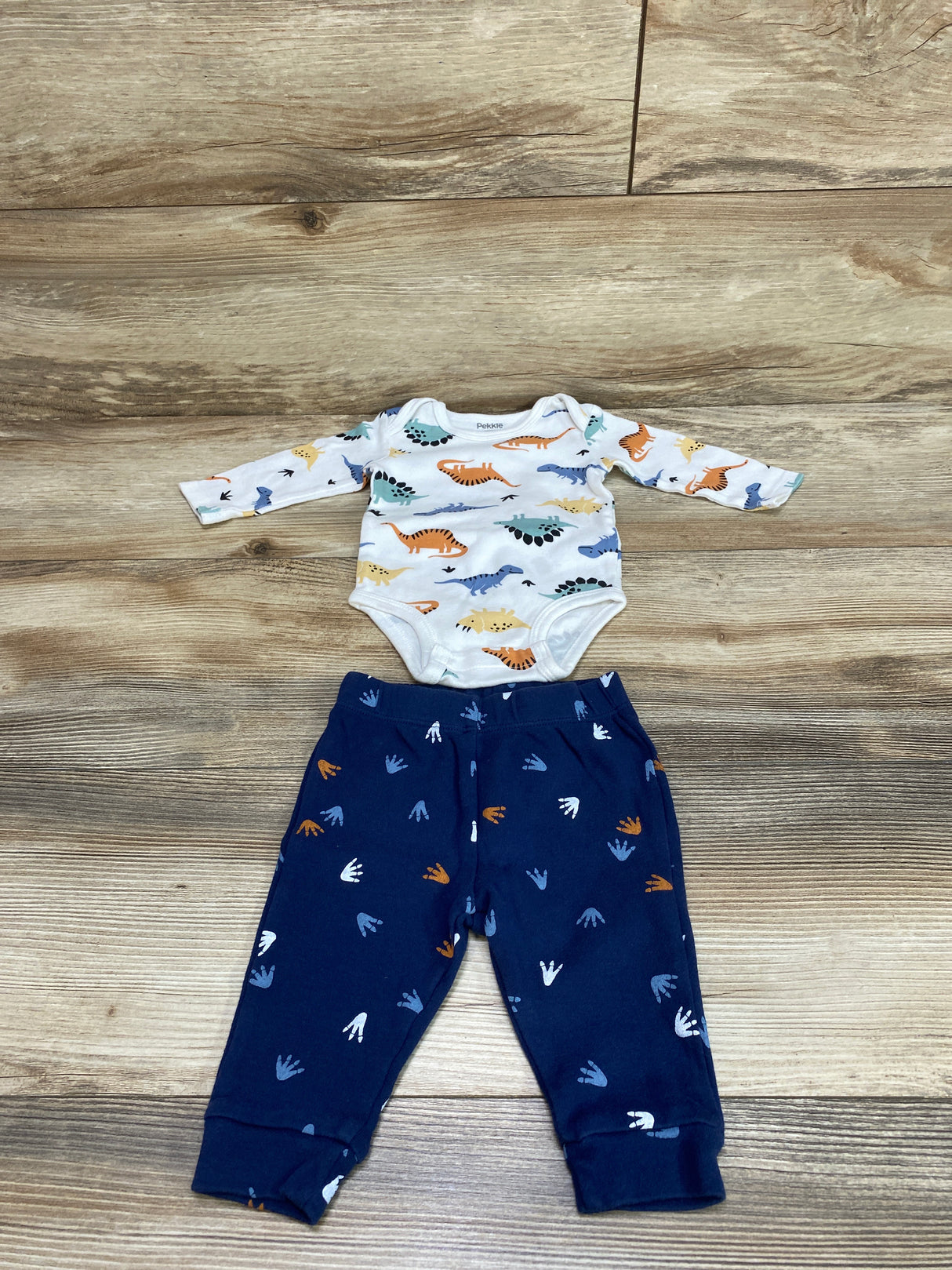 Pekkle 2pc Dinosaur Bodysuit & Pants White sz 3m