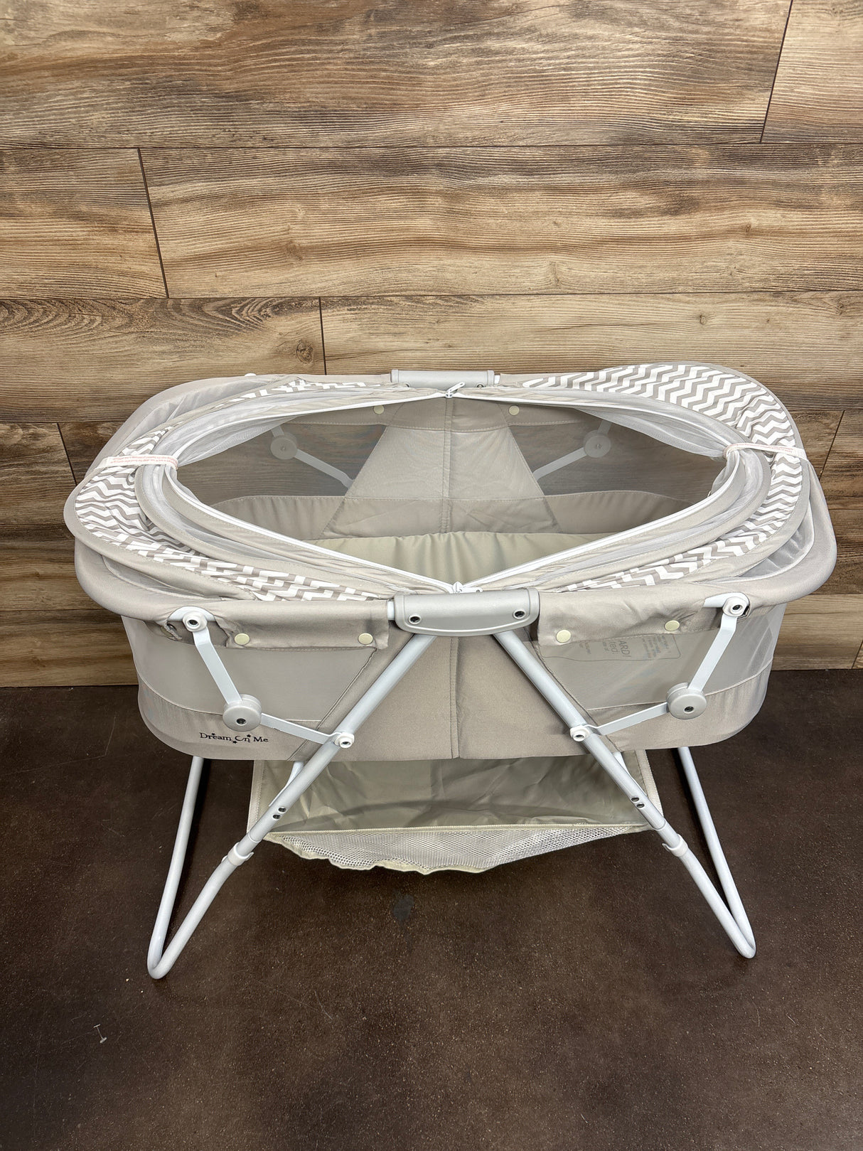 Dream On Me Karley Bassinet Grey