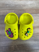 Crocs Classic Clogs w/ Barney Jibbitz Yellow sz 4c