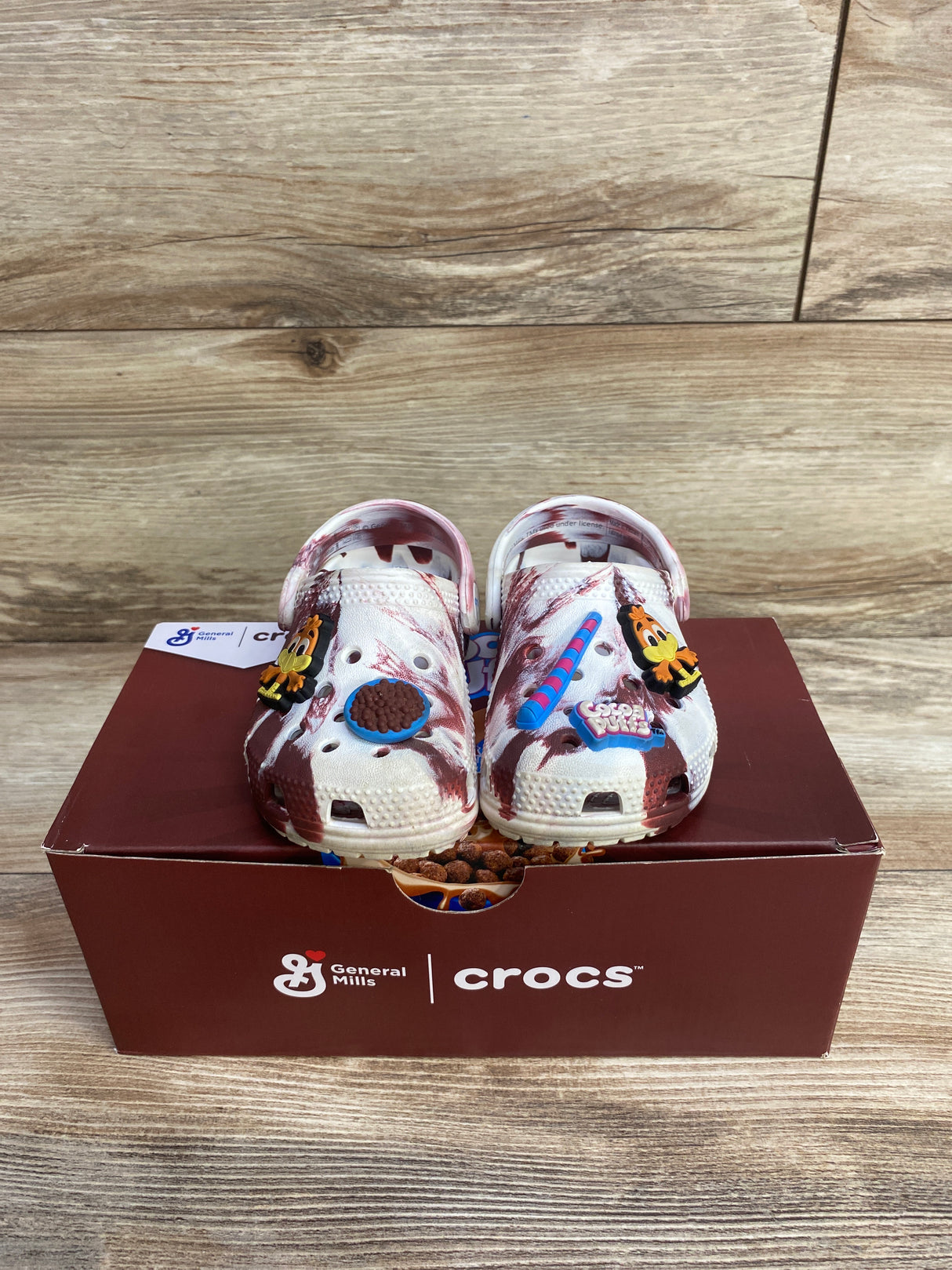 Crocs x Cocoa Puffs Classic Clogs White/Chocolate sz 7c