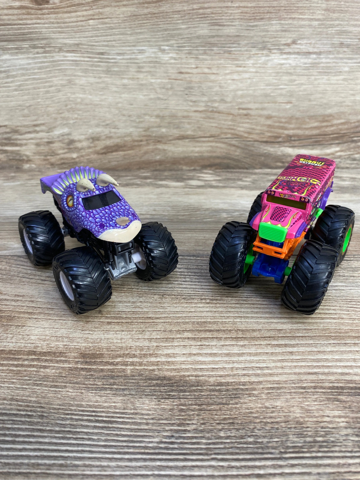 Monster Jam 1:64 Diecast Trucks Triceratops vs Too S'cool