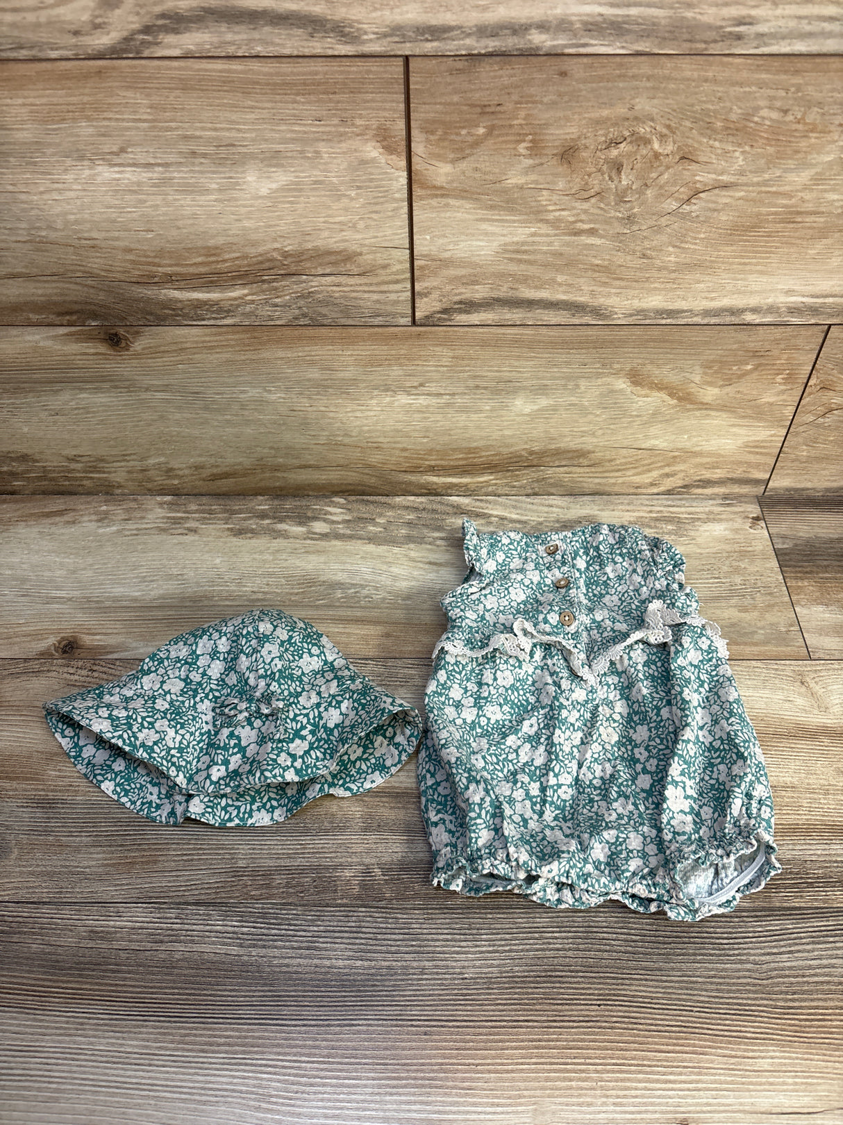 Jessica Simpson 2pc Floral Shortie Romper & Hat Set Green sz 0/3m