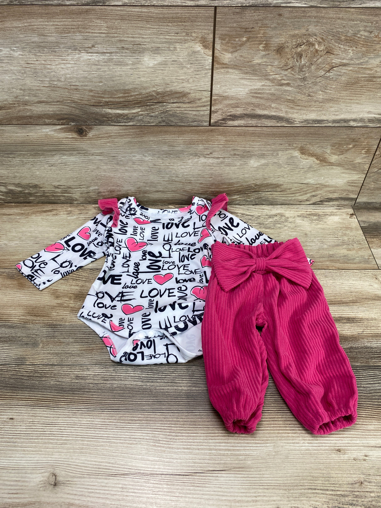 2pc Love Print Bodysuit & Pants White/Pink sz 3m